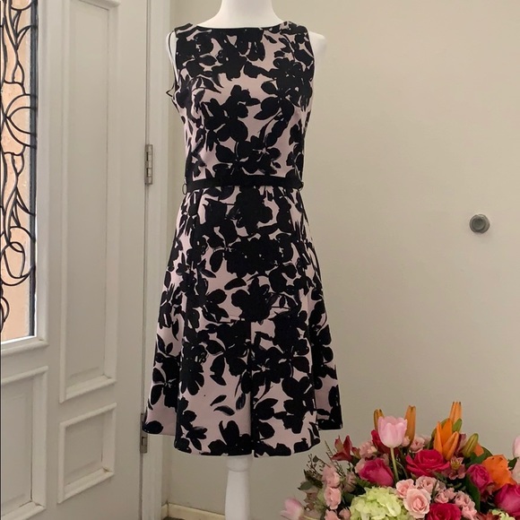 Taylor Dresses & Skirts - Taylor Women’s dress size 2